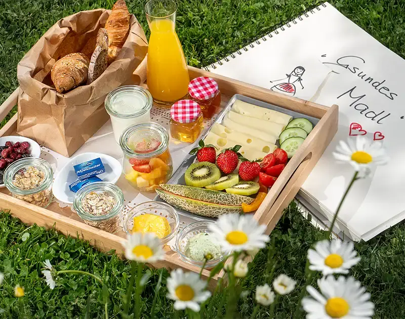 Tablett mit Frühstück