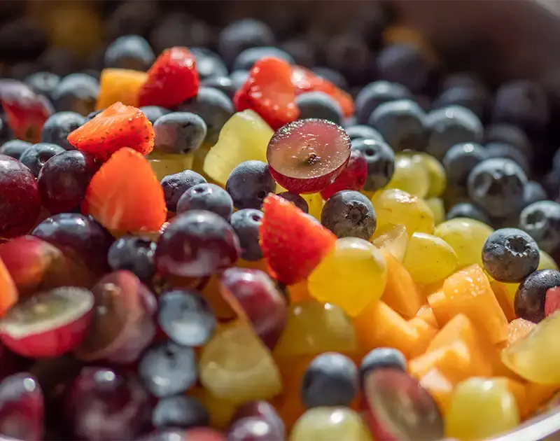 Frischer Obstsalat mit mehreren Obstsorten