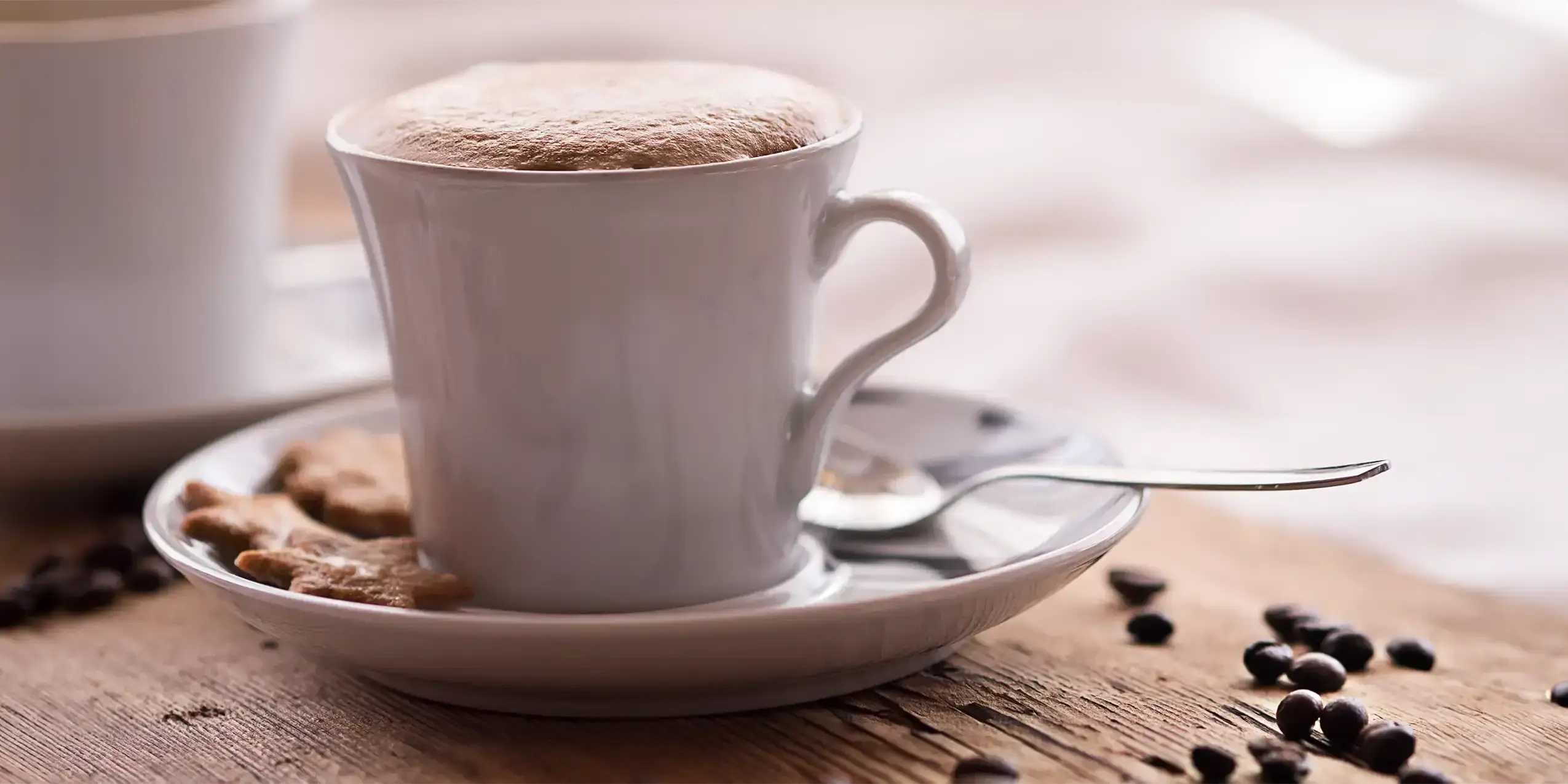 Kaffeetasse mit frischem Cappuccino